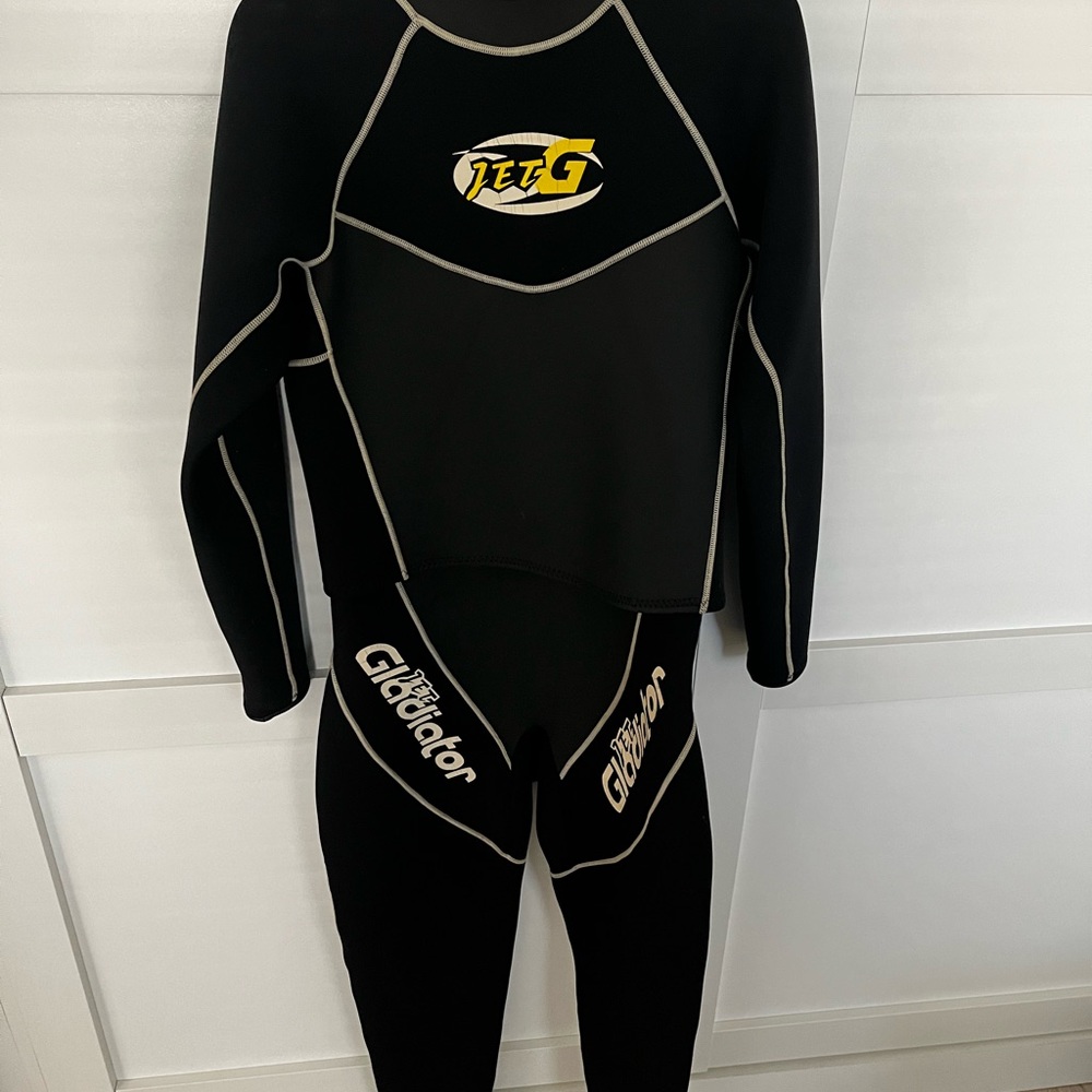 Jet-G 2 piece men’s wet suit size XL